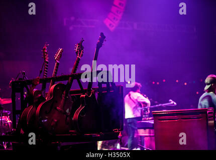 Las Vegas, NV, USA. 3. Oktober 2016. Haus Abdeckung *** Conor Oberst in Brooklyn Bowl in Las Vegas, NV am 3. Oktober 2016. Bildnachweis: Erik Kabik Fotografie/Medien Punch/Alamy Live-Nachrichten Stockfoto