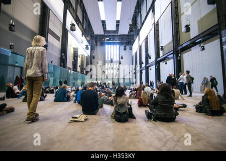 London UK, 4. Oktober 2016. Philippe Parreno Anywhen beginnt heute in der Tate Modern. Bildnachweis: Alberto Pezzali/Alamy Live-Nachrichten Stockfoto