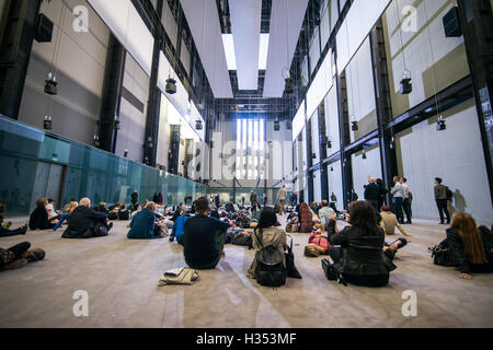 London UK, 4. Oktober 2016. Philippe Parreno Anywhen beginnt heute in der Tate Modern. Bildnachweis: Alberto Pezzali/Alamy Live-Nachrichten Stockfoto