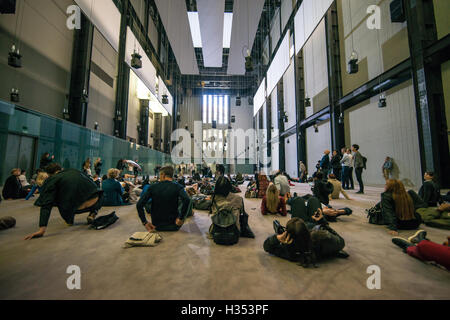 London UK, 4. Oktober 2016. Philippe Parreno Anywhen beginnt heute in der Tate Modern. Bildnachweis: Alberto Pezzali/Alamy Live-Nachrichten Stockfoto