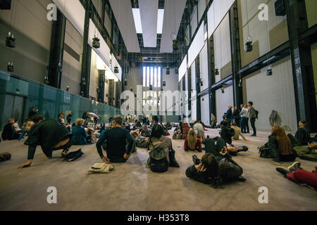 London UK, 4. Oktober 2016. Philippe Parreno Anywhen beginnt heute in der Tate Modern. Bildnachweis: Alberto Pezzali/Alamy Live-Nachrichten Stockfoto