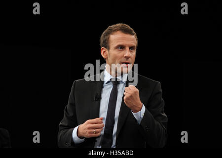 Straßburg, Frankreich. 4. Oktober 2016. Menschen nimmt an der Sitzung des Emmanuel Macrons Bewegung, mit dem Namen "En Marche!", in Straßburg. Bildnachweis: Paul-Marie Guyon/Alamy Live-Nachrichten Stockfoto