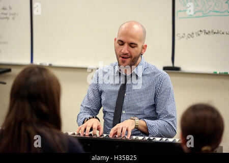 Florida, USA. 5. Oktober 2016. Chris Cadenhead, die musikalische Leitung für KC and the Sunshine Band besuchte Franklin Akademie Mittwoch, 5. Oktober 2016. © Bruce R. Bennett/der Palm Beach Post/ZUMA Draht/Alamy Live-Nachrichten Stockfoto