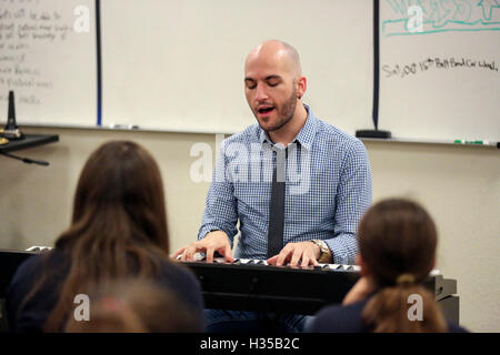 Florida, USA. 5. Oktober 2016. Chris Cadenhead, die musikalische Leitung für KC and the Sunshine Band besuchte Franklin Akademie Mittwoch, 5. Oktober 2016. © Bruce R. Bennett/der Palm Beach Post/ZUMA Draht/Alamy Live-Nachrichten Stockfoto