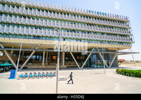 Masdar City, ein CO2-neutrales Gebäudeprojekt unter Berufung auf Solarenergie, Abu Dhabi, Vereinigte Arabische Emirate Stockfoto