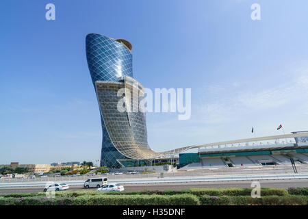 Capital Gate, manchmal genannt den schiefen Turm von Abu Dhabi, Vereinigte Arabische Emirate, Naher Osten Stockfoto