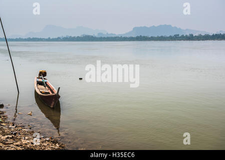 Motor Boot am Salween River (Fluss Thanlwin), Hpa, Karen-Staat (Kayin-Staat), Myanmar (Burma) Stockfoto