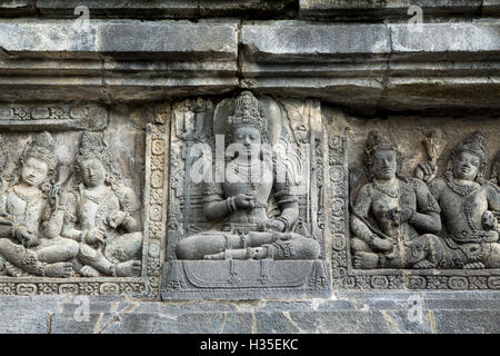 Hindu Schnitzereien auf den Prambanan Tempel, UNESCO, in der Nähe von Yogyakarta, Java, Indonesien Stockfoto