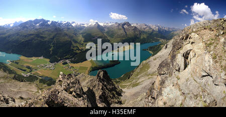 Panoramablick auf Seen, St. Moritz, Engadin, Kanton Graubünden, Schweiz Stockfoto