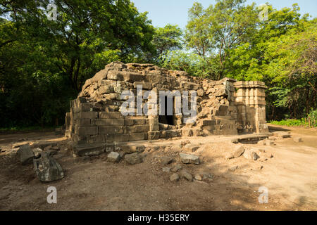 Lonar in Maharashtra ist eine uralte Meteor-Absturzstelle. Es hat auch einige spektakuläre alte Tempel. Stockfoto