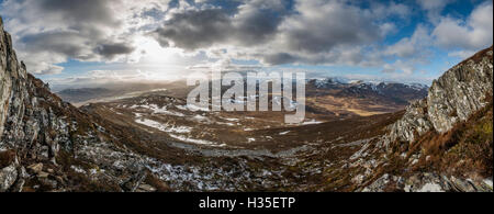 Ein Blick über den Cairngorms in Schottland von der Spitze des Creag Dubh in der Nähe von Newtonmore, Cairngorms National Park, Schottland, UK Stockfoto