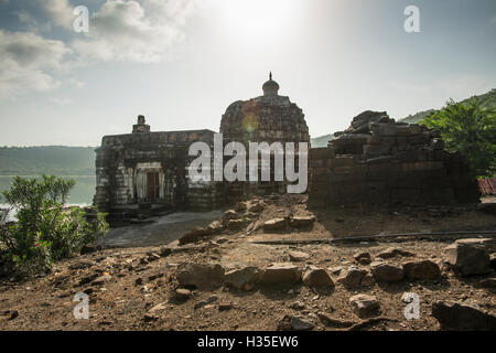 Lonar in Maharashtra ist eine uralte Meteor-Absturzstelle. Es hat auch einige spektakuläre alte Tempel. Stockfoto