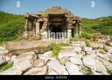 Lonar in Maharashtra ist eine uralte Meteor-Absturzstelle. Es hat auch einige spektakuläre alte Tempel. Stockfoto