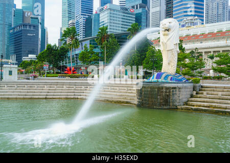 Merlion Statue, das nationale Symbol von Singapur und sein berühmtestes Wahrzeichen, Merlion Park, Marina Bay, Singapur Stockfoto