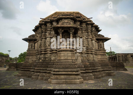 Lonar in Maharashtra ist eine uralte Meteor-Absturzstelle. Es hat auch einige spektakuläre alte Tempel. Stockfoto