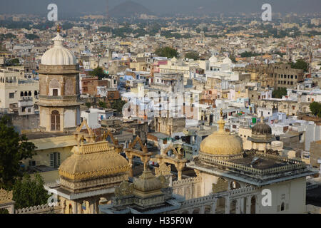 Blick über Udaipur aus dem Stadtschloss, Udaipur, Rajasthan, Indien Stockfoto