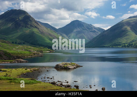 Großen Giebel und Yewbarrow, See Wastwater, tiefste, Nationalpark Lake District, Cumbria, England, UK Stockfoto