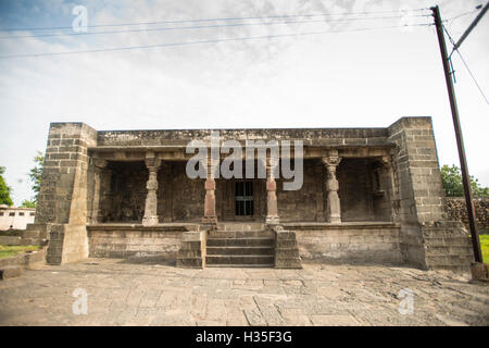 Lonar in Maharashtra ist eine uralte Meteor-Absturzstelle. Es hat auch einige spektakuläre alte Tempel. Stockfoto