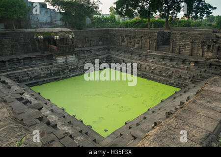 Lonar in Maharashtra ist eine uralte Meteor-Absturzstelle. Es hat auch einige spektakuläre alte Tempel. Stockfoto