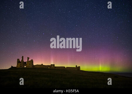 Das Nordlicht im Dunstanburgh Castle, Northumberland Stockfoto