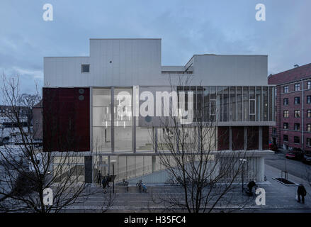 Außenansicht, Sundbyosterhal 2 in Kopenhagen, Dänemark. Eine komplexe hybride Programm bestehend aus einem Supermarkt, einer Sporthalle und Stockfoto