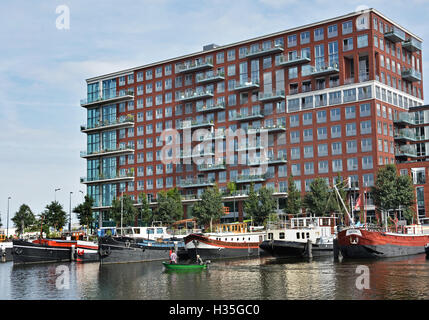 Westerdok Amsterdam Niederlande niederländische moderne Stadt Stadthaus Boot Hausboot Stockfoto