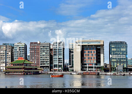 Oosterdok Oosterdokskade Konservatorium Bibliothek Hilton Hotel chinesischen Restaurant Sea Palace Amsterdam Niederlande Stockfoto