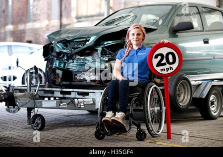 Absturz Überlebende Laura Torrance, 33, teilten ihre Erfahrungen um Verkehrssicherheit auf Straßen vor Edinburgh junge Fahrer, eine behördenübergreifende Straße Sicherheit Fortbildungsveranstaltung in Edinburgh zu markieren. Stockfoto