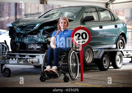 Absturz Überlebende Laura Torrance, 33, teilten ihre Erfahrungen um Verkehrssicherheit auf Straßen vor Edinburgh junge Fahrer, eine behördenübergreifende Straße Sicherheit Fortbildungsveranstaltung in Edinburgh zu markieren. Stockfoto