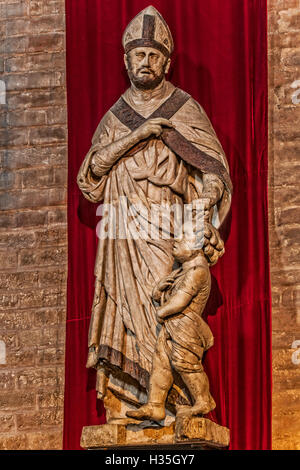 Italien Emilia Romagna Modena Kathedrale, Statue des San Geminiano Stockfoto