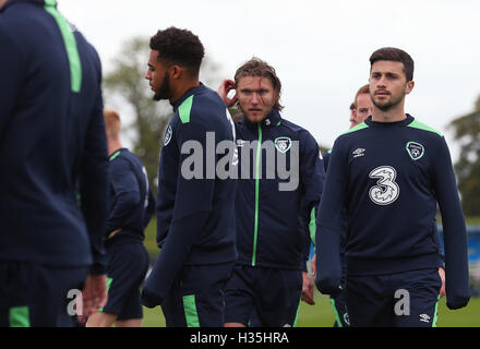 Republik von Irland Jeff Hendrick und Shane Long (rechts) während des Trainings im FAI National Training Center, Dublin. Stockfoto