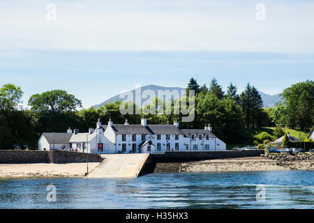 Das Inn at Ardgour von Corran Ferry Terminal am Ufer des Loch Linnhe. Ardgour, Fort William und Inverness-Shire, Highland Region, Scotland, UK Stockfoto