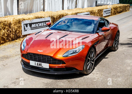 2016 Aston Martin DB11 auf die 2016 Goodwood Festival of Speed, Sussex, UK Stockfoto