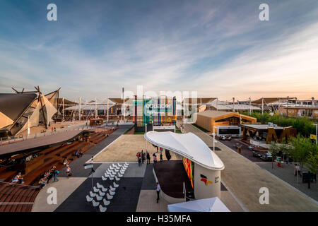 Gesamtansicht der Expo 2015 Milano Italy aus dem deutschen Pavillon-Dach-Garten. Stockfoto