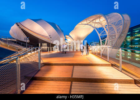 Aussenansicht in der Abenddämmerung des deutschen Pavillons auf der Expo 2015 Milano Italy Architekten Schmidhuber, Ausstellung von Milla & Stockfoto