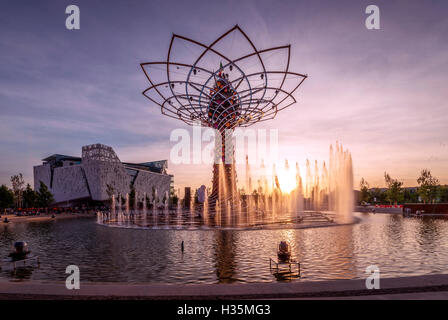 Gesamtansicht der Expo 2015 Milano Italy, Baum des Lebens auf See Arena. Stockfoto