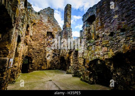 Dirleton Castle, einer zerstörten mittelalterlichen Burg im Dorf Dirleton, East Lothian, Schottland. Stockfoto