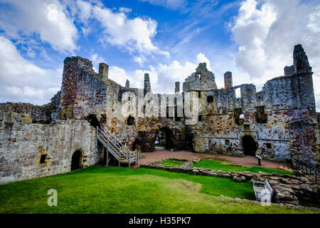 Dirleton Castle, einer zerstörten mittelalterlichen Burg im Dorf Dirleton, East Lothian, Schottland. Stockfoto