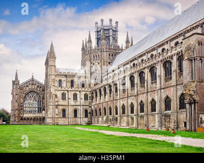 Nordseite der Kathedrale von Ely, Cambridgeshire, England, UK Stockfoto