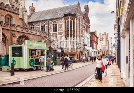 Einkaufen in Market Street, Cambridge, Cambridgeshire, England, Vereinigtes Königreich Stockfoto