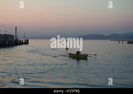 Die Anlegestelle, Peschiera del Garda, Gardasee, Italien Stockfoto