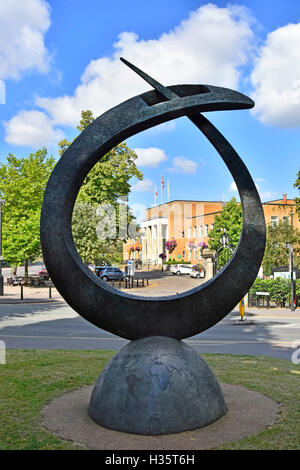 Festschrift Skulptur, Sir Frank Whittle, die in der Nähe von Rugby Warwickshire England UK an die Erfindung des Rathauses Turbojet Motor jenseits gearbeitet Stockfoto