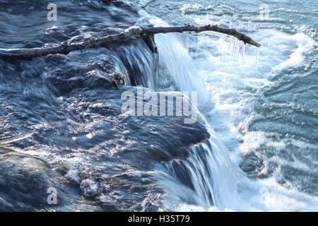 kleiner Wasserfall Stockfoto