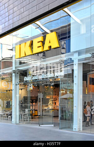 IKEA-Ordnung und Sammlung zeigen im überdachten Einkaufszentrum Westfield shopping-Komplex in Stratford Stadt East London Newham England UK Stockfoto