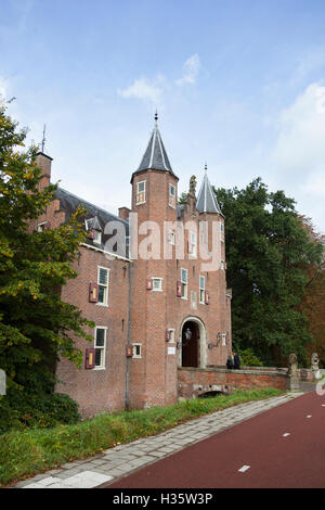 Schlosseingang zum Geschäft Universität Nyebrode im niederländischen Ort Breukelen Stockfoto