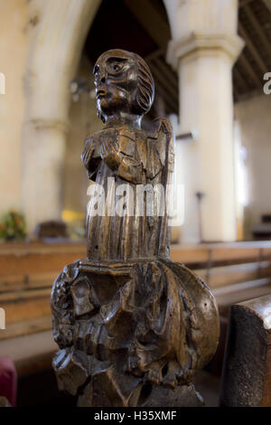 mittelalterliche Kirche Holzschnitzerei Pew Ende Stockfoto