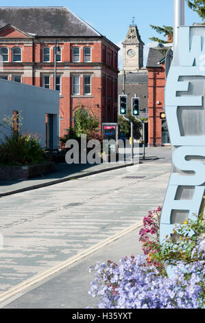 Welshpool, Powys aus des Informationszentrums mit Uhrturm des Rathauses im Oktober 2016 Stockfoto