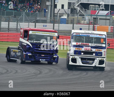 Paul McCumisky, Volvo FM12 12000, Trevor Martin, Scania LKW 11000, britischen Truck Racing Championship, Silverstone LKW festiv Stockfoto