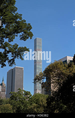 Die erstaunliche 432 Park Avenue vom Central Park, Manhattan, New York City, New York, USA (August 2016). Stockfoto