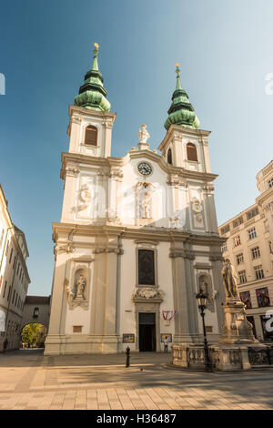 Schöne Aussicht auf die berühmte Saint Charles Kirche Stockfoto